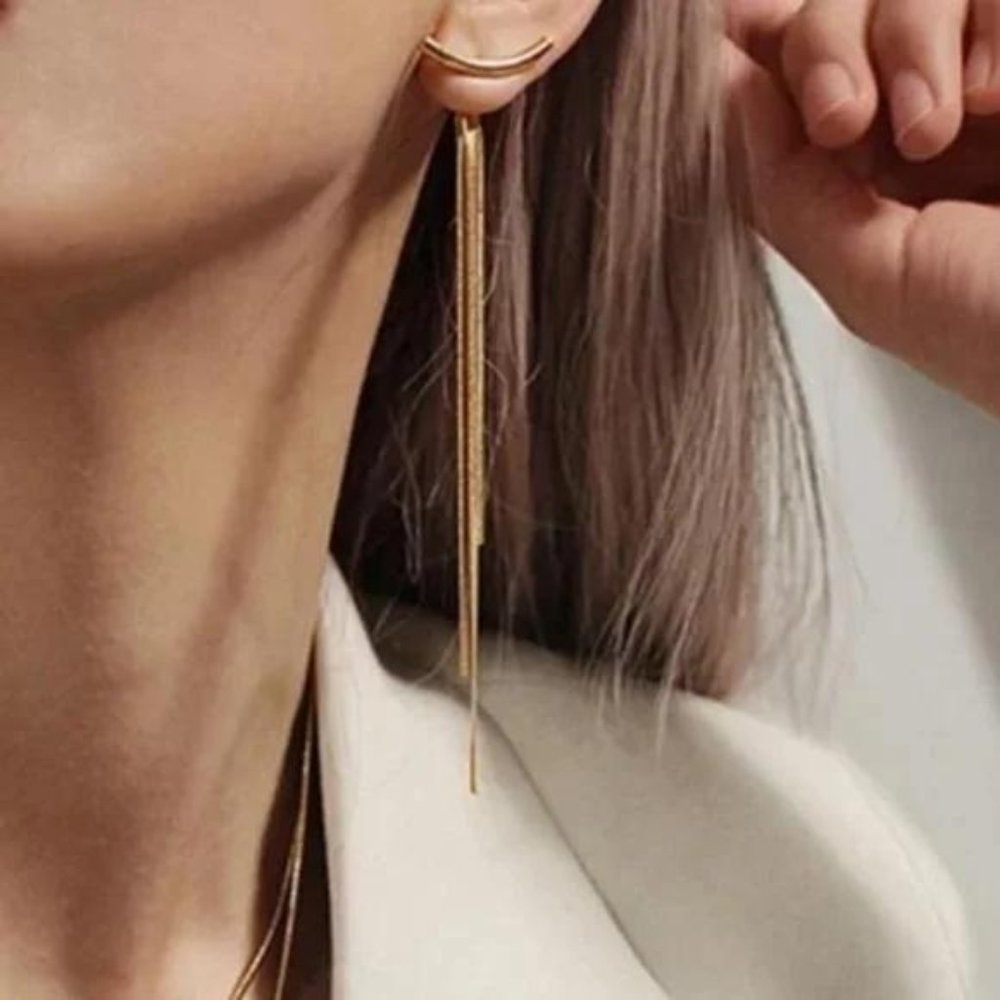 NEW 18K GOLD LONG TASSEL ARC EARRINGS, BEAUTIFUL EARRINGS, CUTE EARRINGS.